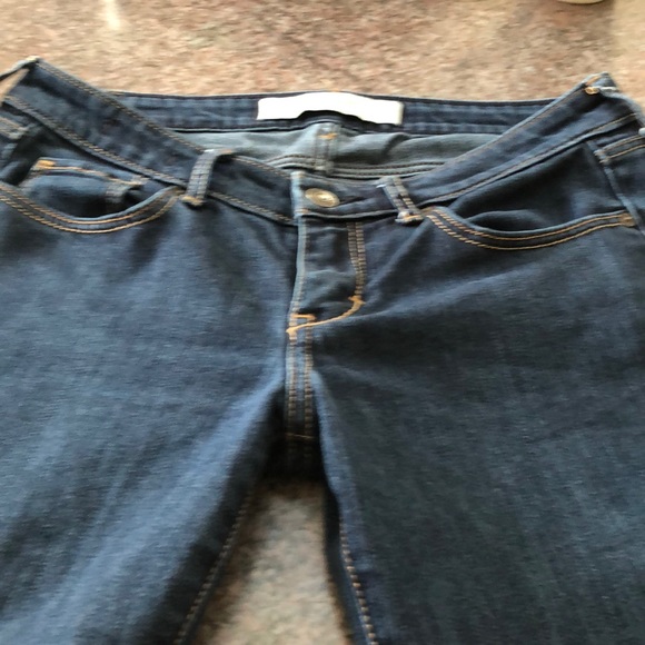 Abercrombie blue jeans - Picture 2 of 3